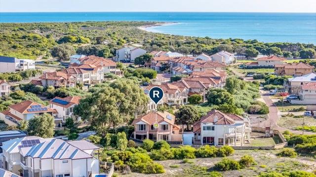 2 Ocean Point Close, WA 6172