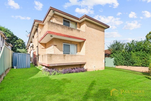 8/43 Macquarie Road, NSW 2144