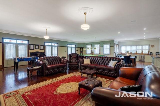 15 Haddington  Crescent, VIC 3059