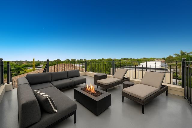 2 College Street, VIC 3185