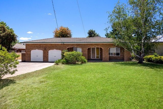 56 Balmoral Crescent, NSW 2650