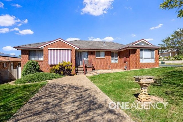 2 Delvin Place, NSW 2650