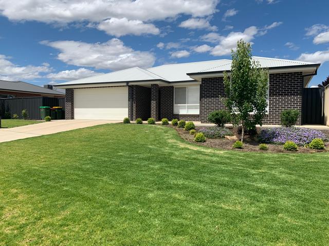 25 Paradise Drive, NSW 2650