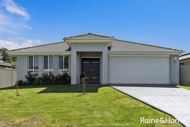 8 Wright Place, NSW 2580
