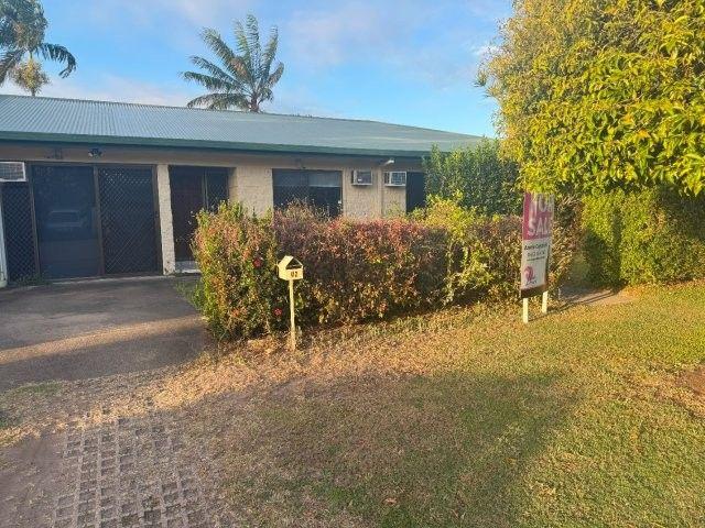 2/11 Hughes Street, QLD 4812