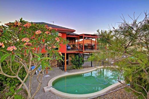 8 Parklane Place, QLD 4211