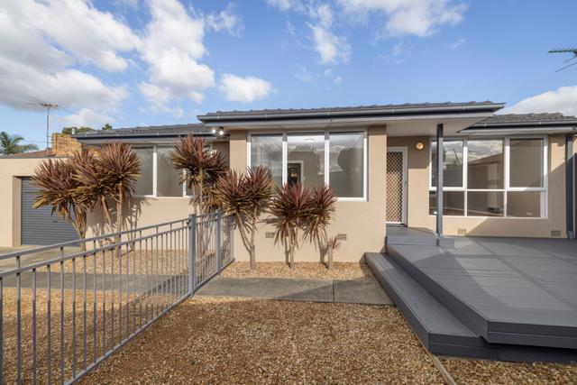 1/4 Burton Court, VIC 3153