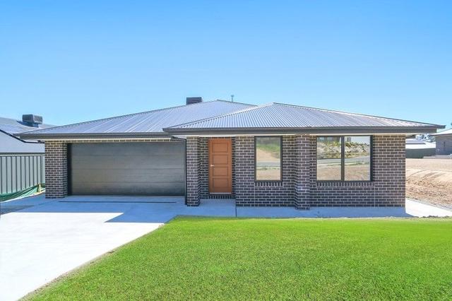 14 Whitewater Tce, NSW 2640