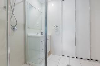 Bathroom (2015-10-06)