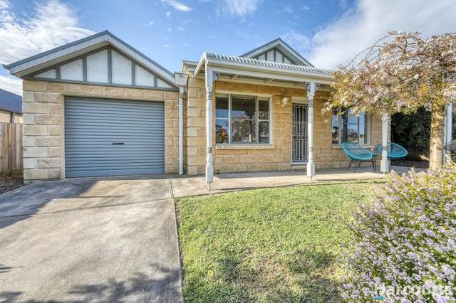 11 Holland Street, VIC 3818