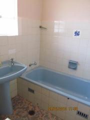 Bathroom (2013-01-11)