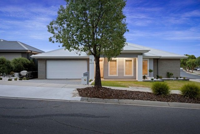 15 Barossa Way, NSW 2640