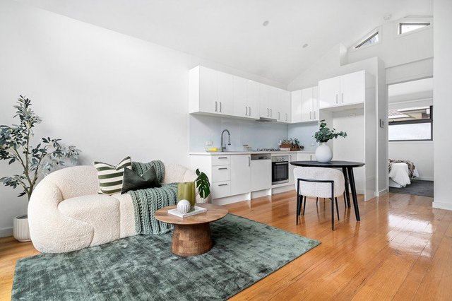 2/3 Sutherland Street, VIC 3058