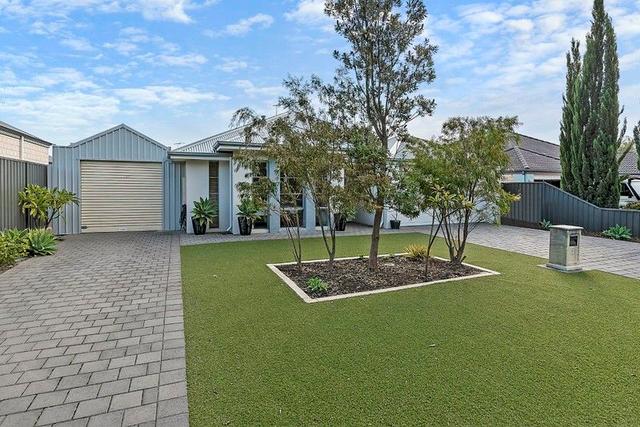 7 Golden Bay Drive, WA 6174