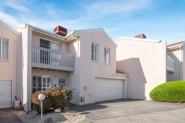 4/3 Barrington Crescent, ACT 2914