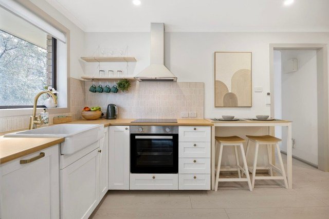 2/128 Suffolk Road, VIC 3020