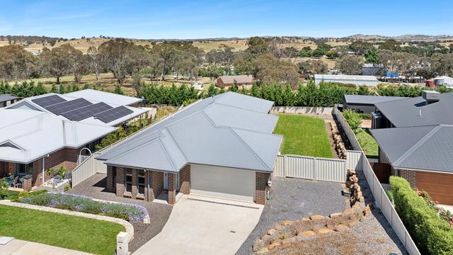 14 Cadell Place, NSW 2582