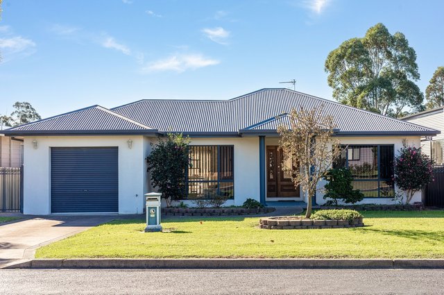 25 Lakeside Drive, NSW 2551