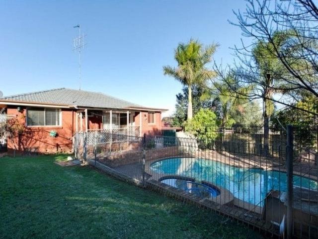 9 Irene St, NSW 2750