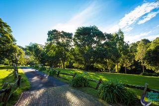 Drive towards Main Residence (2016-06-15)