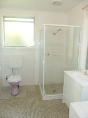 Bathroom (2014-10-08)