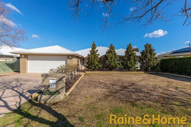 11 Holmwood Drive, NSW 2830