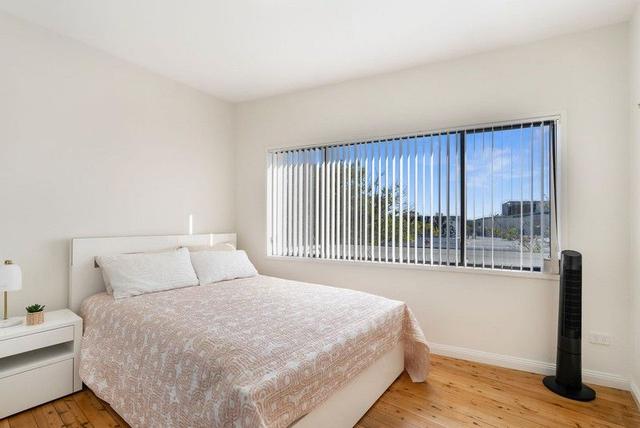 Upstairs 22 The Entrance Road, NSW 2261