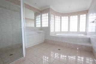 Bathroom (2011-08-30)