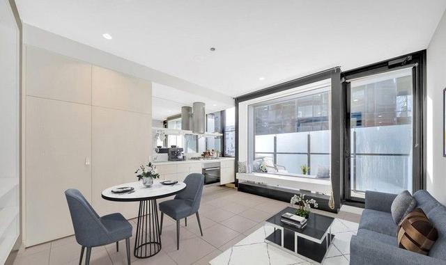 802/12 Claremont Street, VIC 3141