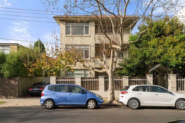 10/15 Pine Avenue, VIC 3184