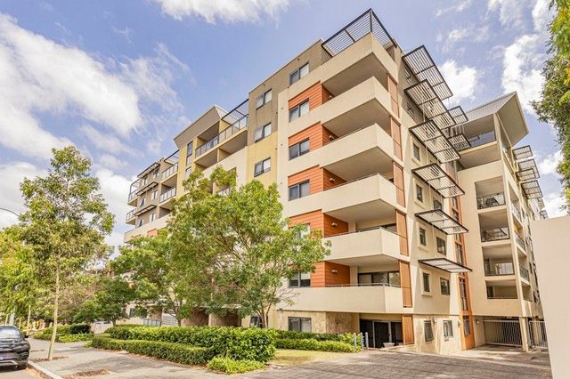 31/18 Wellington Street, WA 6004