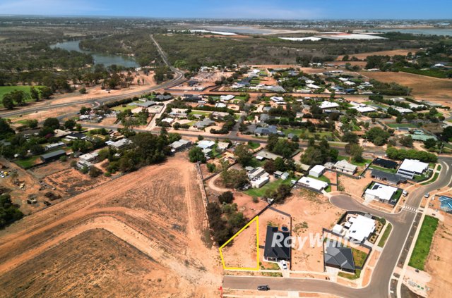 8 Waterwheel Crescent, VIC 3505