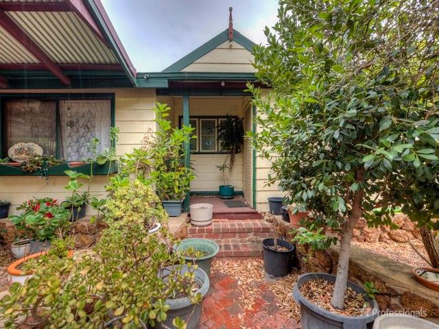 6 Harcourt Place, WA 6056