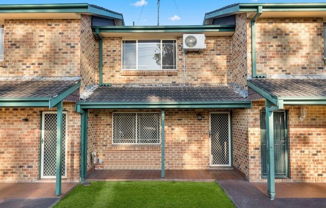 4/10 Stanbury Place, NSW 2763