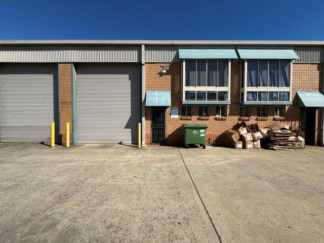 Unit 8/4-6 Barry Road, NSW 2170