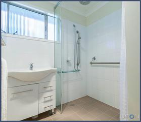 Bathroom (2013-09-12)