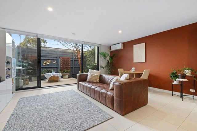 10/25 White Street, VIC 3195