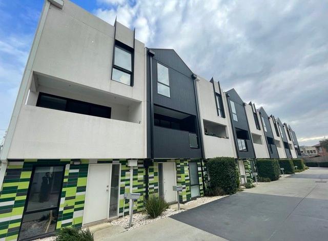 18/163 Carinish Road, VIC 3168