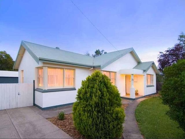 33 Yaldwyn St East, VIC 3444