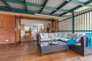 Entertaining deck/Living area
