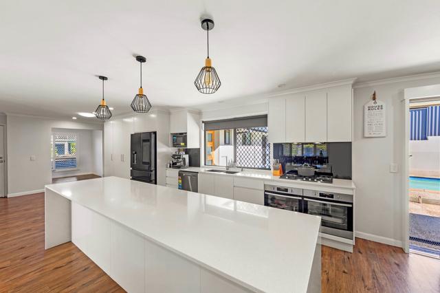 8 Daniel Crescent, QLD 4214