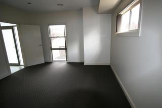 Bedroom 1 (2012-06-04)