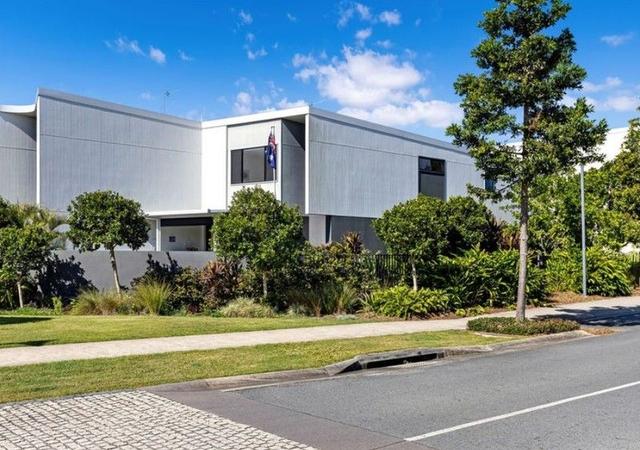 7 Marina Court, QLD 4212