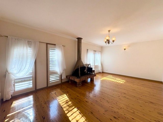 8 Keira Place, NSW 2560