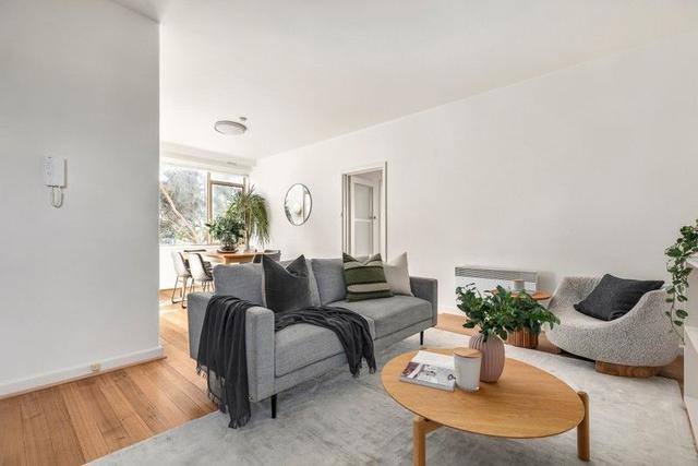 10/3 Rae Court, VIC 3181