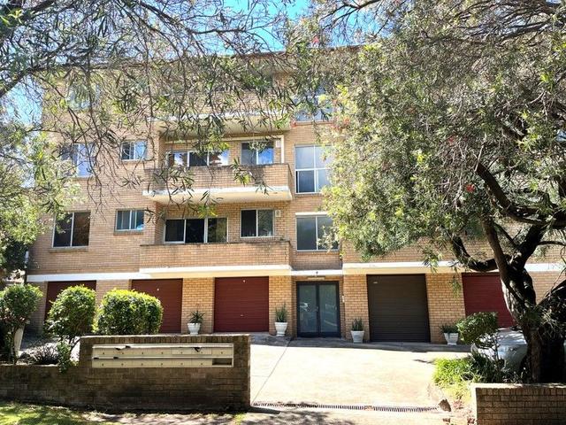 8/4 Hayburn Avenue, NSW 2216