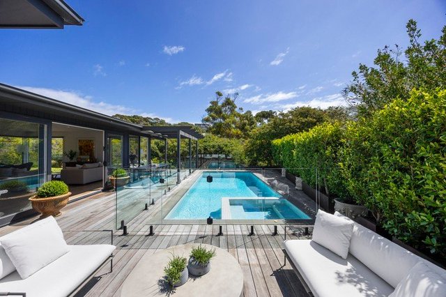 16 Lawrance  Grove, VIC 3944
