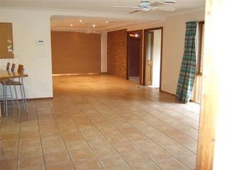 Familyroom/diningroom (2011-08-09)