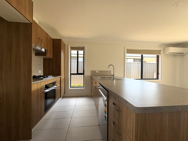 1/2 Tindall Court, NSW 2350
