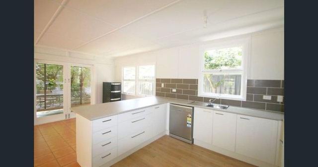 2/12 Winnett St, QLD 4507